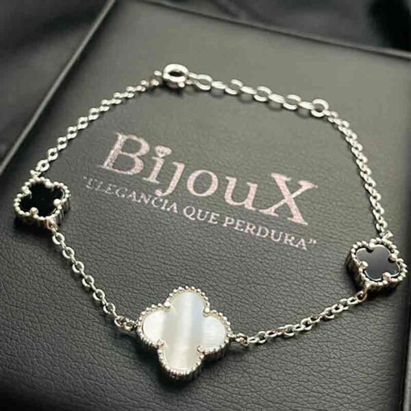 Pulsera en plata tres trébol