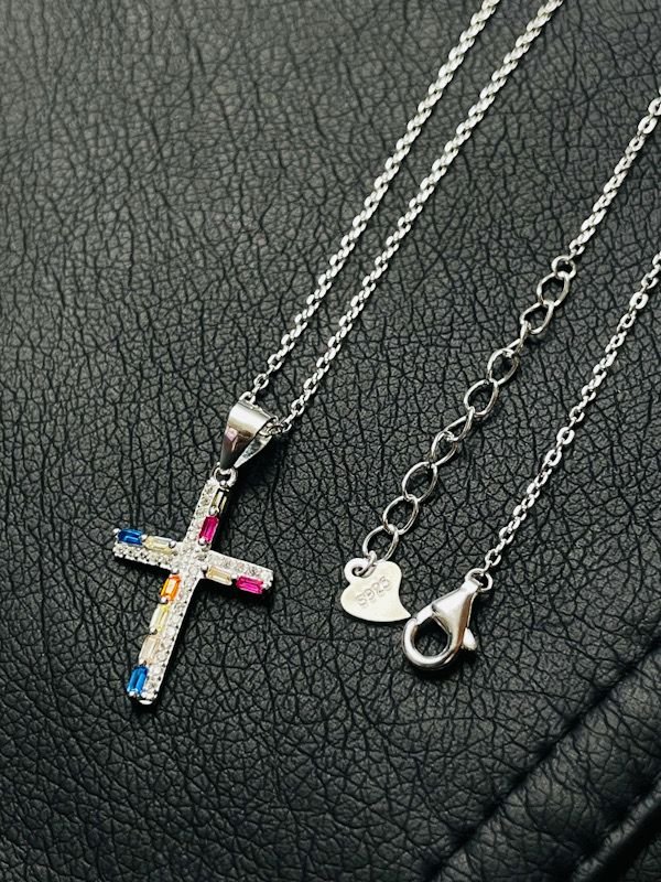 Cadena Plata con Cruz de Colores - Image 2