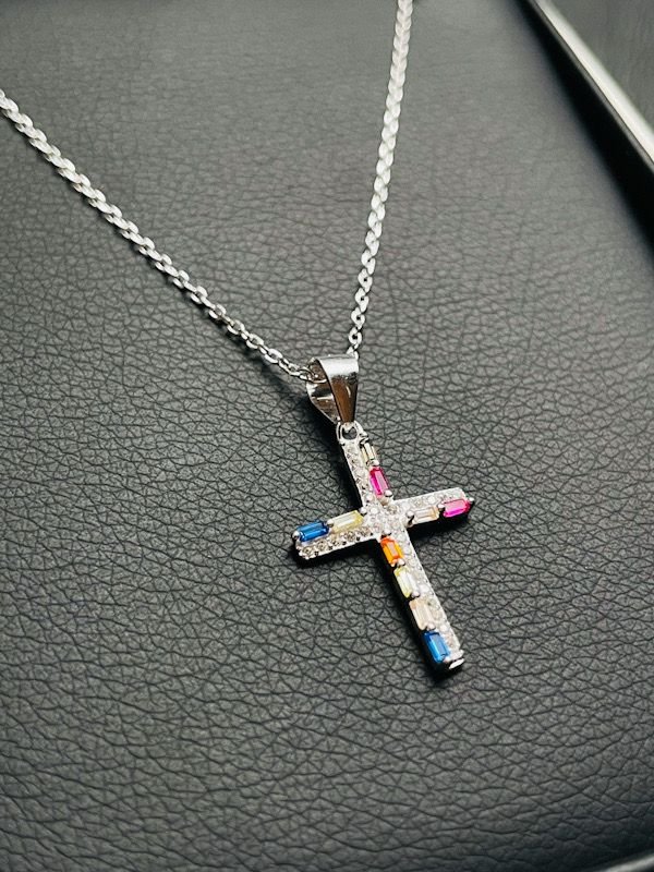 Cadena Plata con Cruz de Colores