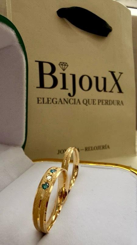 Argollas Oro 18K Diamantes Azules y Blancos - Image 3