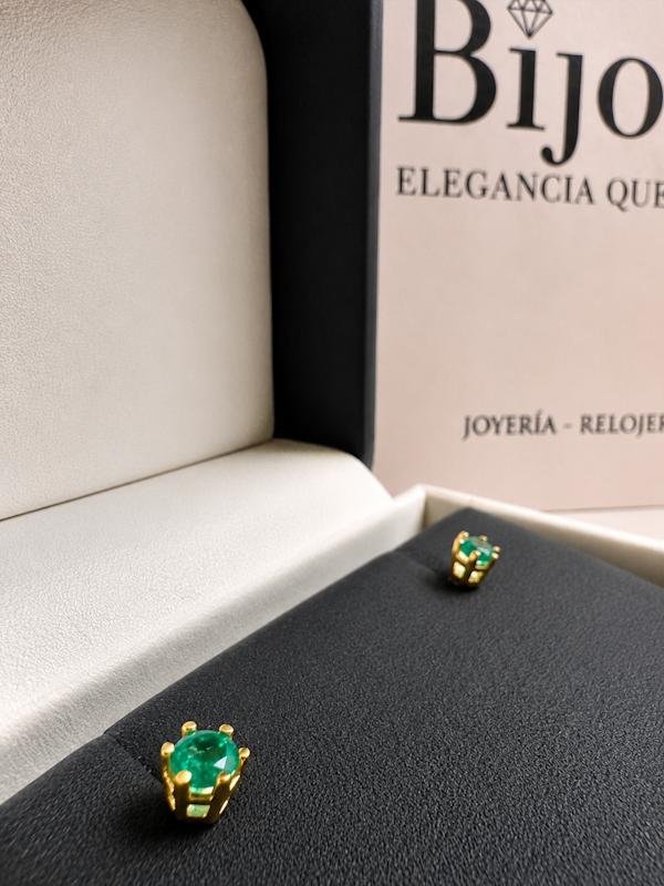 Topo oro 18k rosca esmeraldas 2,5 Y 3 mm