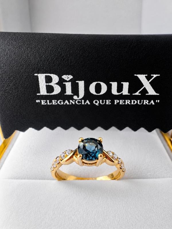 Anillo Oro 18K Diamantes y Topacio naturales