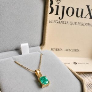 Dije Oro 18K Esmeralda Cuadrada