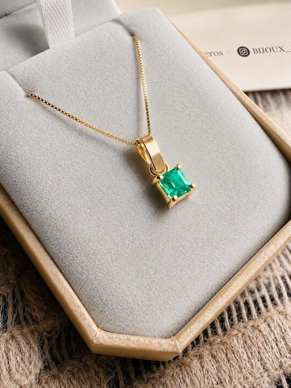 Dije Oro 18K Esmeralda Cuadrada - Image 2