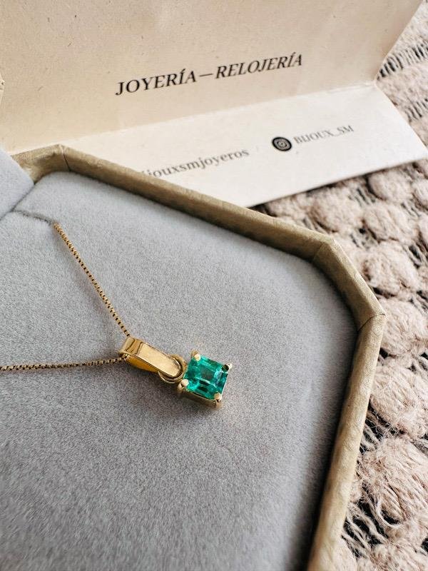 Dije Oro 18K Esmeralda Cuadrada - Image 3
