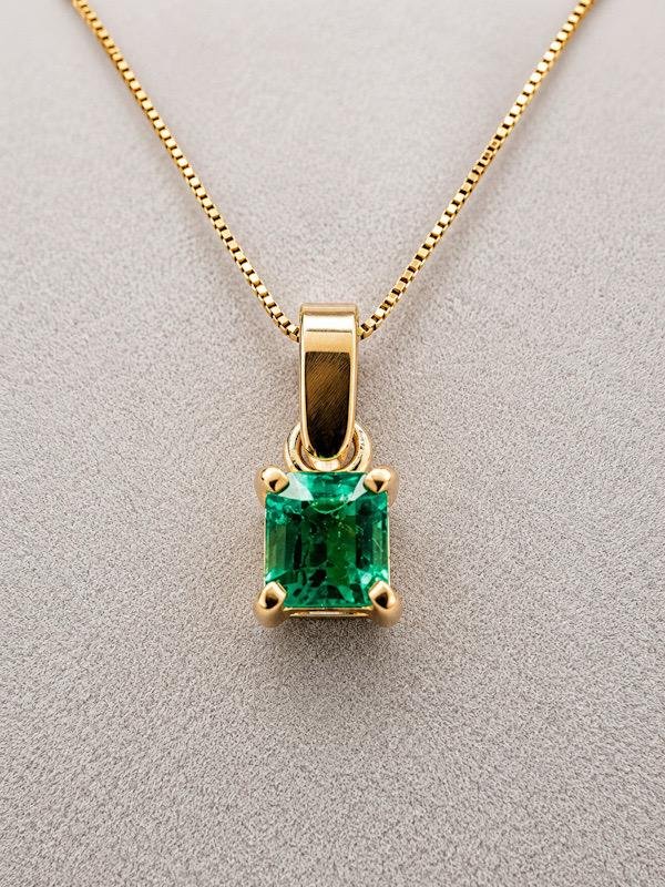 Dije Oro 18K Esmeralda Cuadrada - Image 4