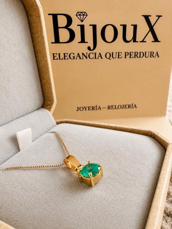 Dije Oro 18K Esmeralda Redonda